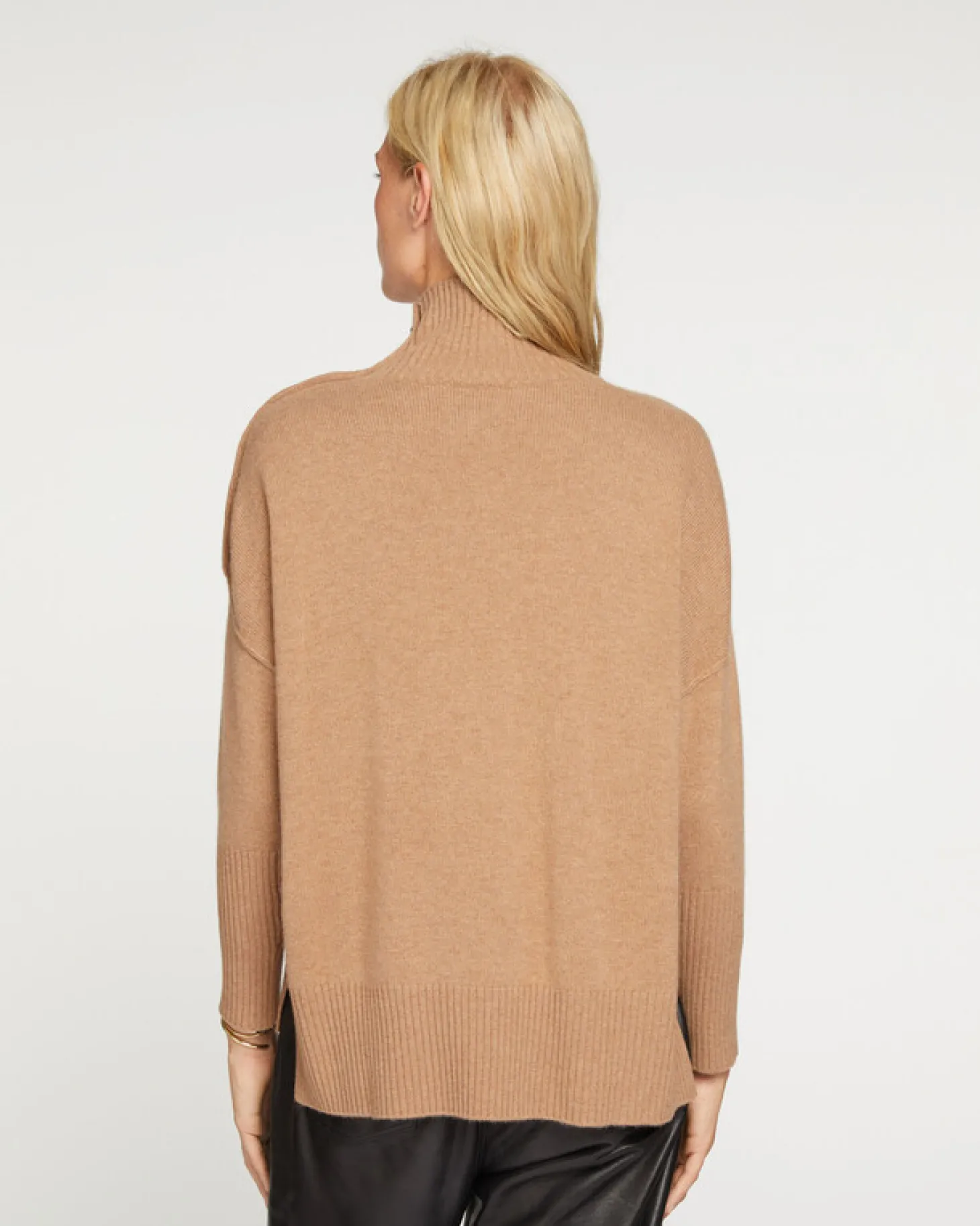 Pull Cachemire Col Roule Boutons Noirs